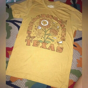 Fredericksburg Texas Sunflower tee SMALL NWOT​​